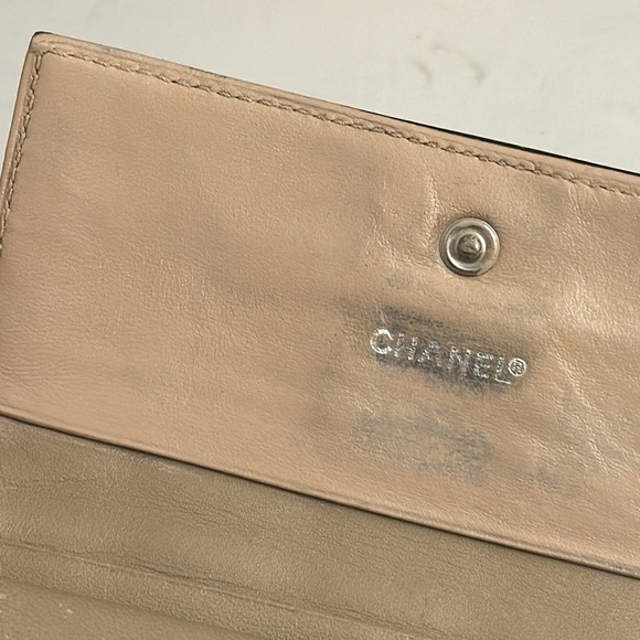 Authentic CHANNEL Bifold wallet..Nice pice In good condition a stunning - Picture 6 of 15